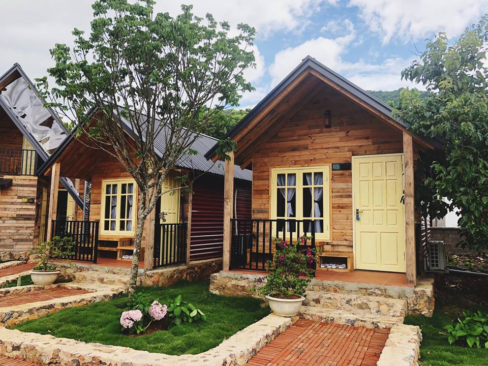 Gợi ý mẫu mua bán và sản xuất kèm thi công nhà gỗ nhỏ chất lượng (1)